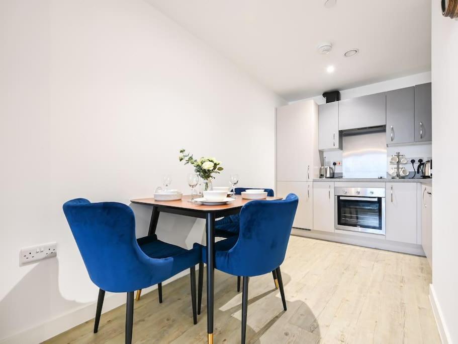 Stylish & Spacious Salford Quays One Bedroom High Floor Apartment With Balcony Manchester Exterior foto