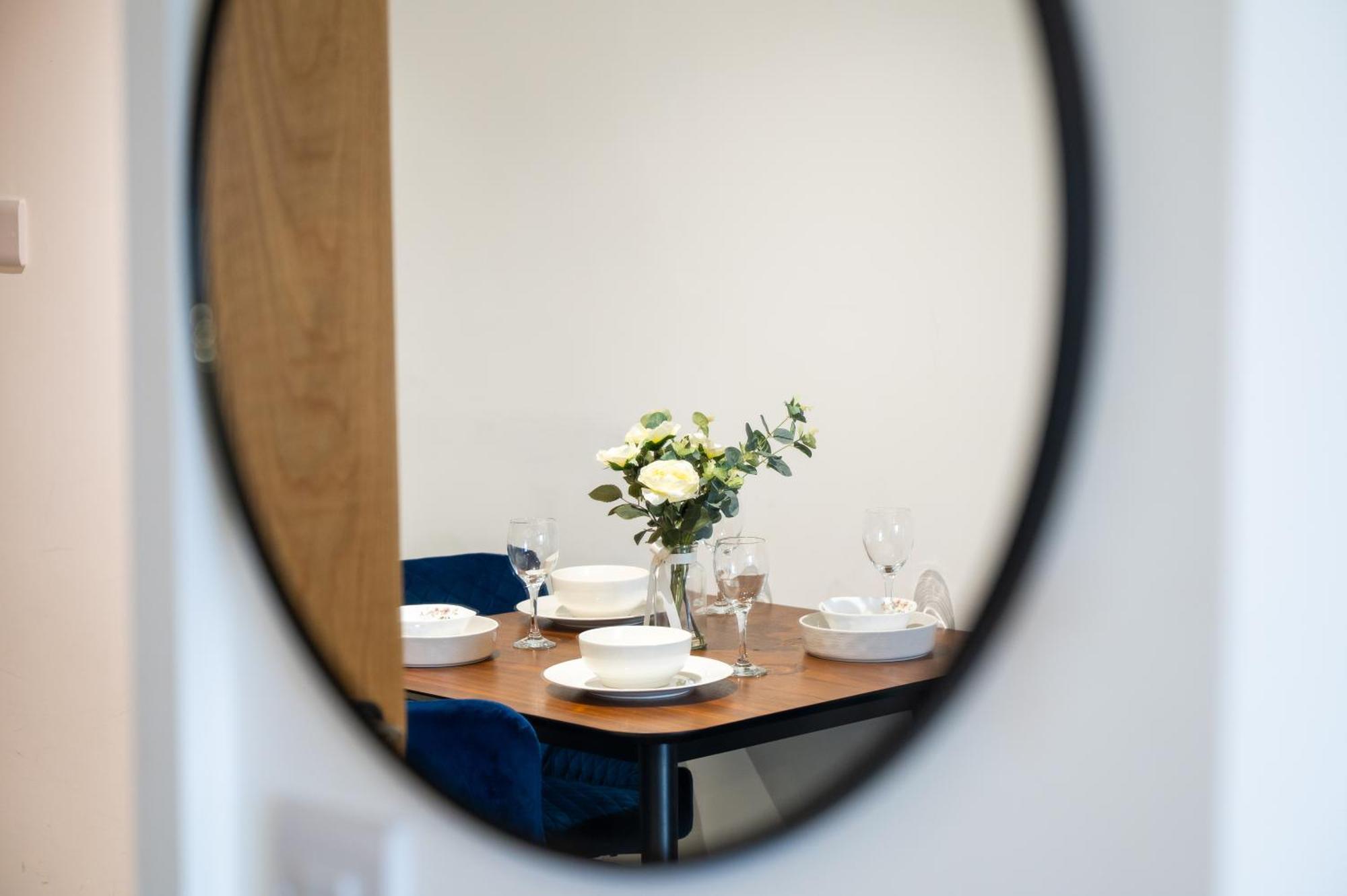 Stylish & Spacious Salford Quays One Bedroom High Floor Apartment With Balcony Manchester Exterior foto